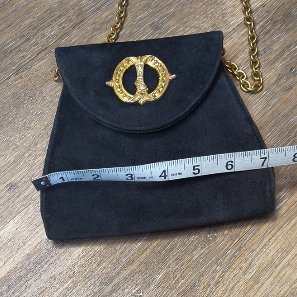 Vintage Black Crossbody Bag with Gold Chain - Picture 12 of 13